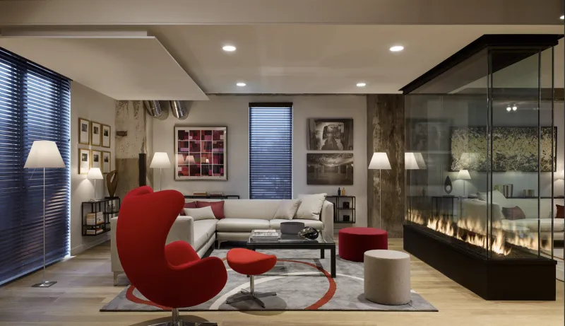 Acucraft custom fireplace with dancing flames detail