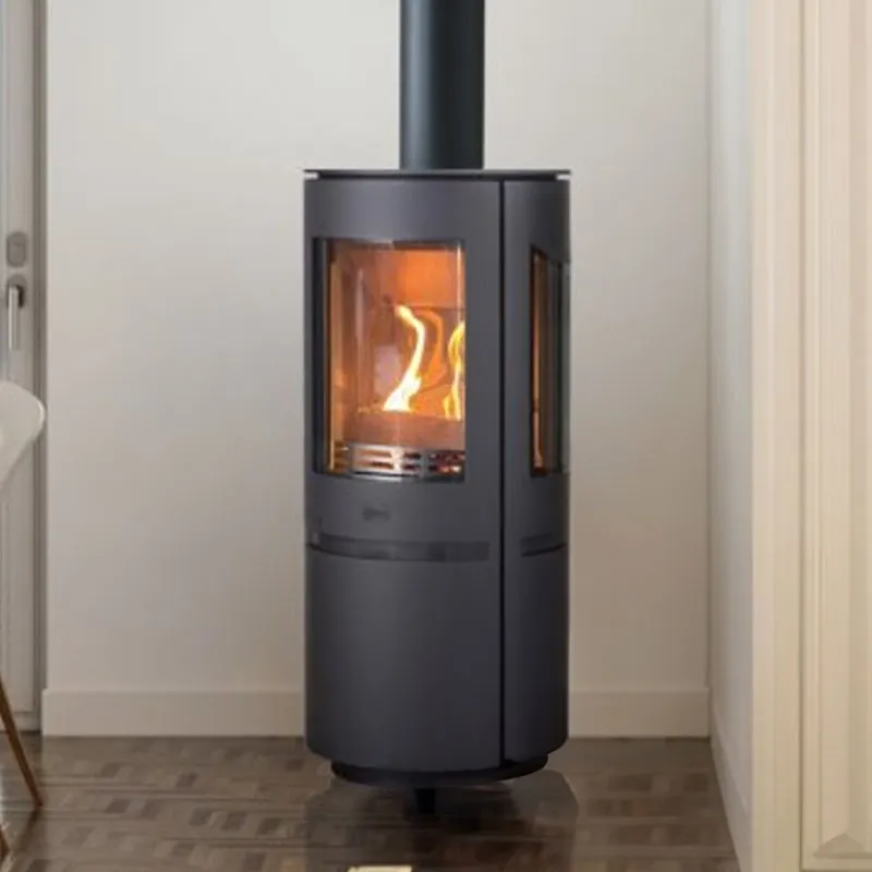 Element 4 Ovation cast-iron stove close-up showing flame pattern