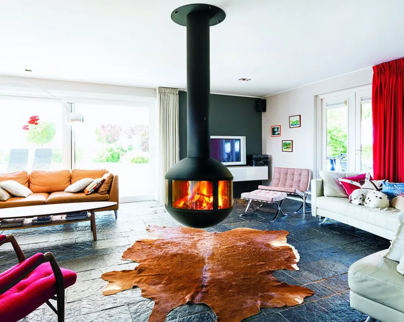Focus Agorafocus 630 suspended in living room with 360-degree fire view